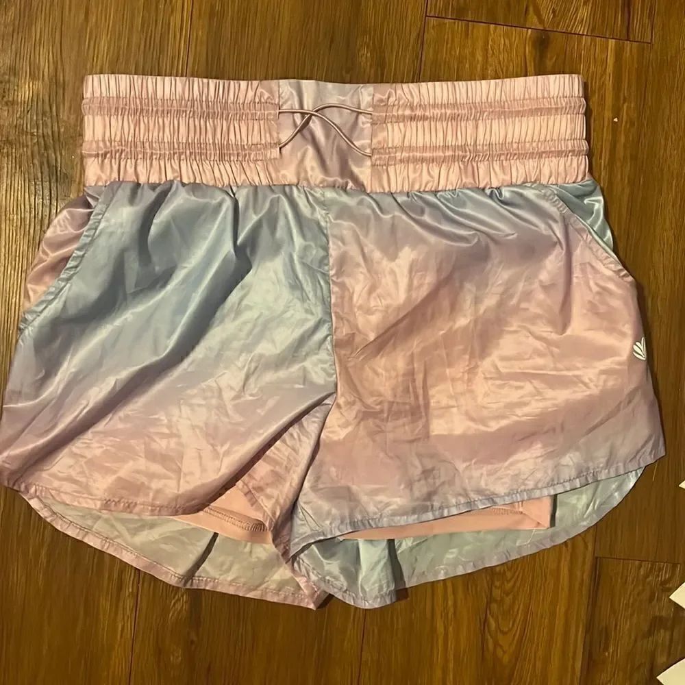 NEW NWOT Workout Strech Size Medium Shorts Running / Boxing Shorts